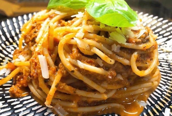 Spaghetti bolognese with beef ragù
